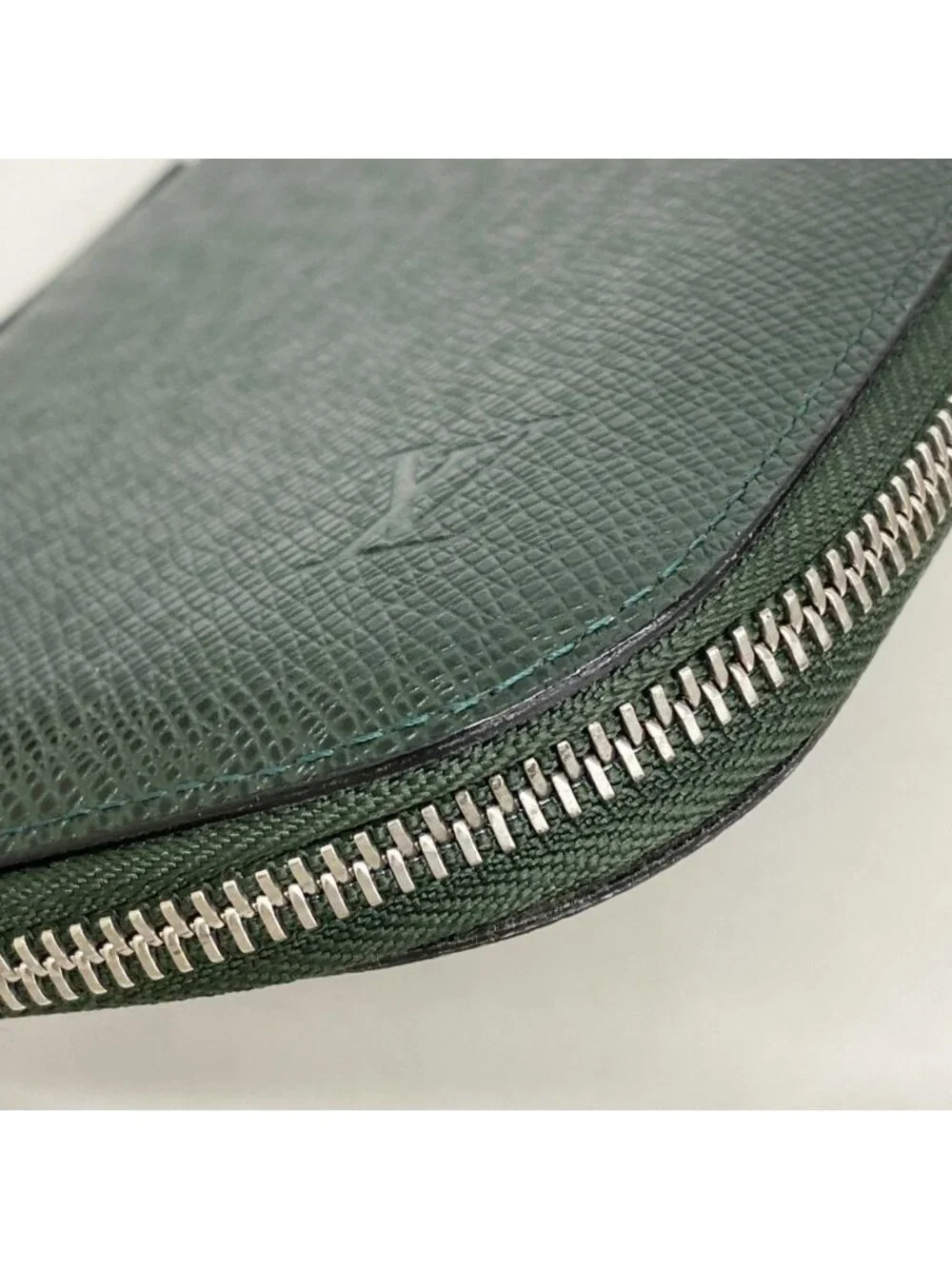 Louis Vuitton Wallet Taiga Organizer Atoll Epi